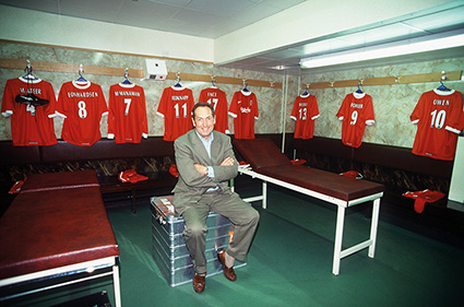 Figure 2 : Gérard Houllier dans le vestiaire des Reds en 1998.