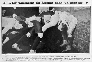 Figure n° 1 : La préparation de la mêlée de l’équipe de France avant le match contre la Nouvelle-Zélande (La Vie au Grand Air, 29 décembre 1905). 